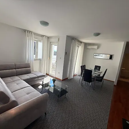 Gabi Apartment *